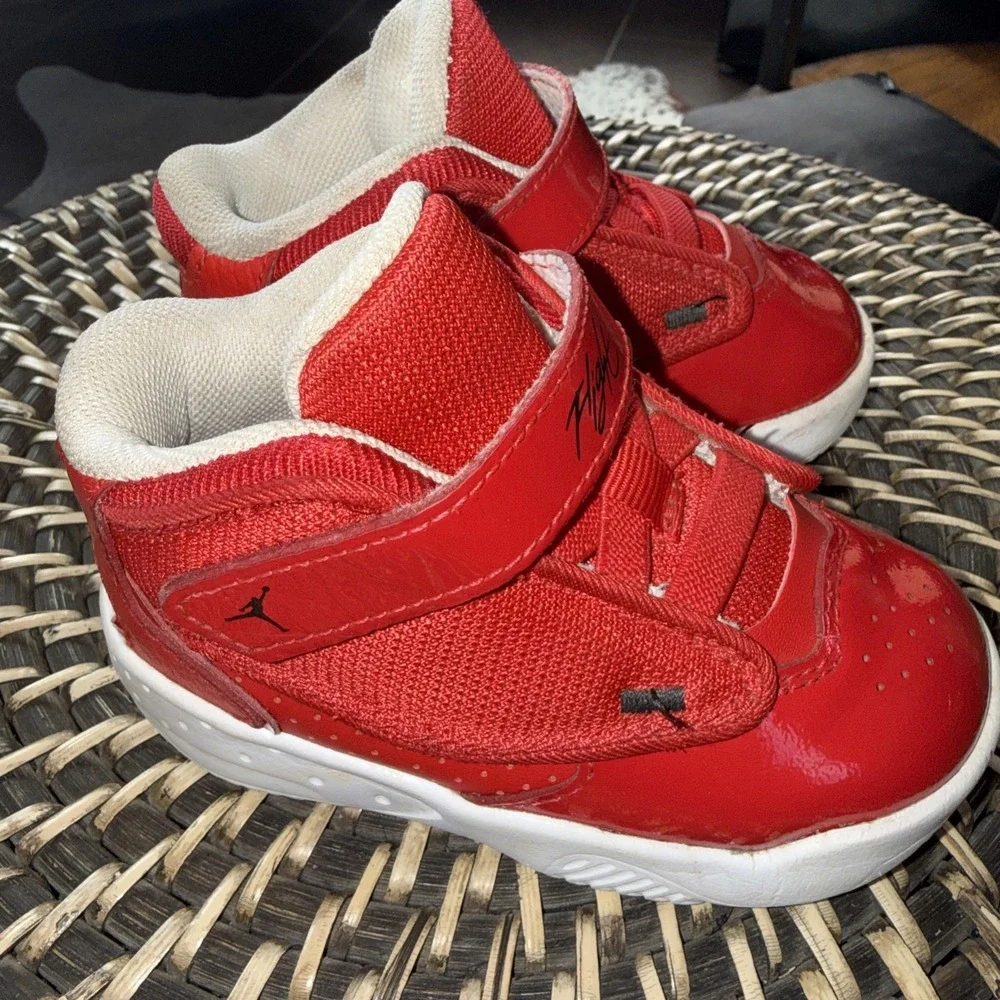 Jordan Aura 4 Child 6C Sneakers‎ Basketball University Red Patent Leather